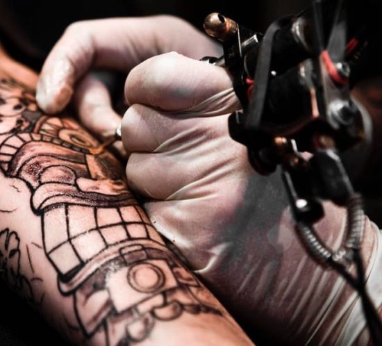 curación y cuidados de tatuajes