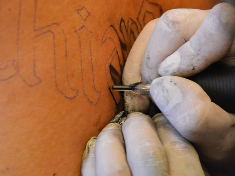 Por qué la tinta del tatuaje se vuelve verde o azul con el tiempo - Mini Tatuajes